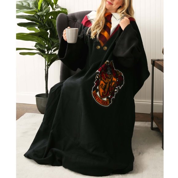 The Wizarding World Harry Potter Gryffindor Robe Fleece Blanket with Sleeves - Picture 14 of 17